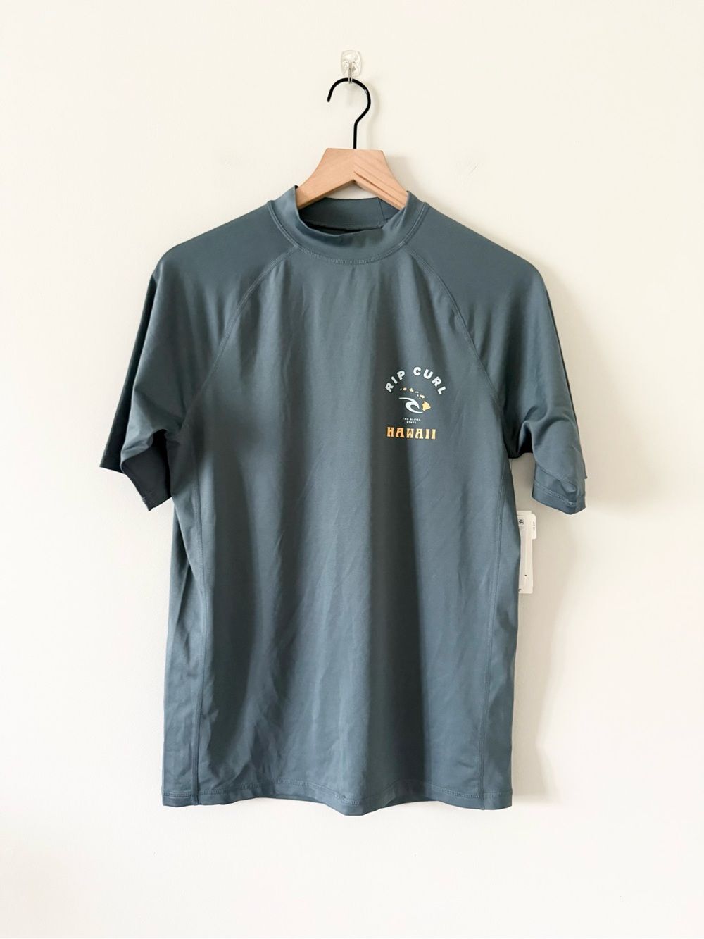 NWT Rip Curl Men's Short Sleeve Relaxed Fit Rash Guard Tee - Gray Size S